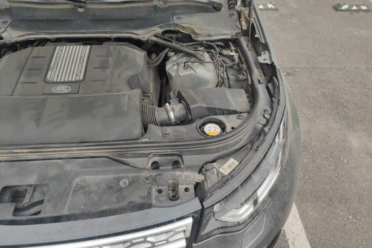Used Land Rover Discovery 2017 3.0 SC V6 HSE Engine Bay Left