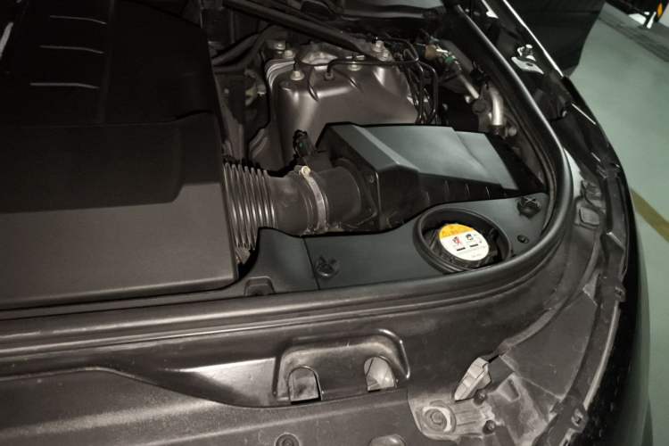 Used Land Rover Discovery 2017 3.0 SC V6 SE Engine Bay Left