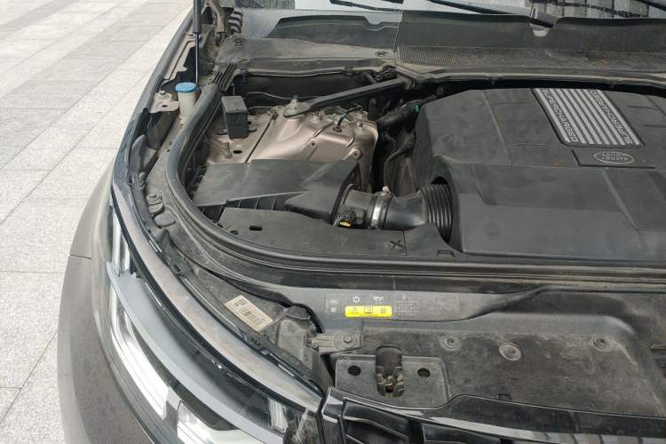 Used Land Rover Discovery 2017 3.0 SC V6 HSE Engine Bay Right