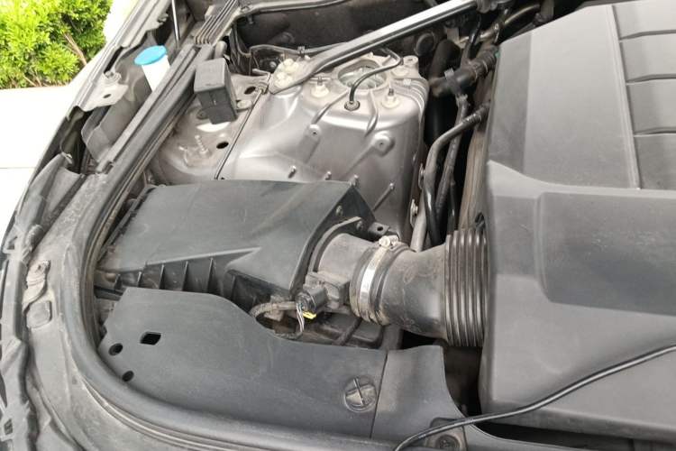 Used Land Rover Discovery 2017 3.0 SC V6 SE Engine Bay Right