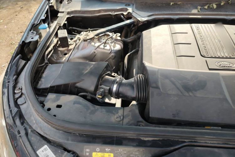 Used Land Rover Discovery 2017 3.0 SC V6 SE Engine Bay Right