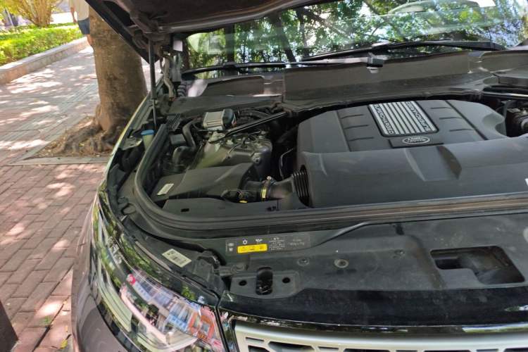 Used Land Rover Discovery 2017 3.0 SC V6 HSE Engine Bay Right