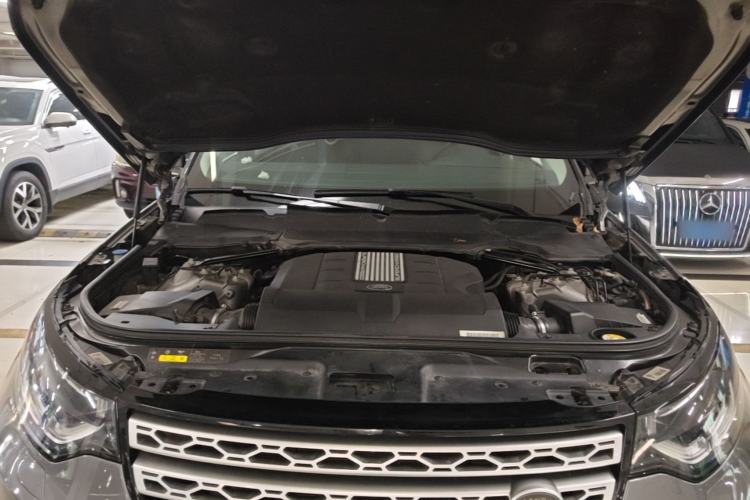 Used Land Rover Discovery 2017 3.0 SC V6 HSE Engine Bay