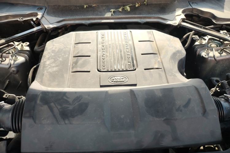 Used Land Rover Discovery 2017 3.0 SC V6 SE Engine Bay