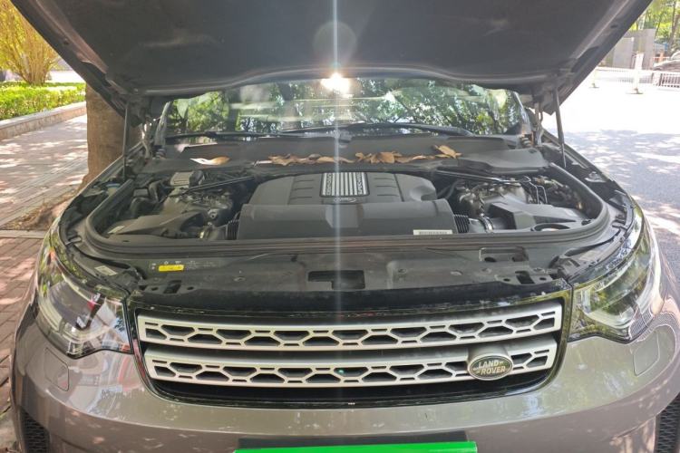 Used Land Rover Discovery 2017 3.0 SC V6 HSE Engine Bay