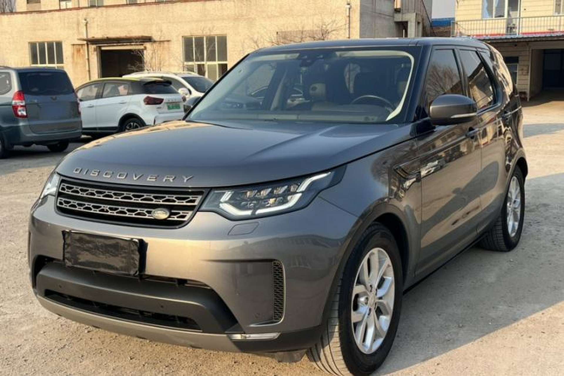 Used Land Rover Discovery 2017 3.0 SC V6 SE Front Left 45 Deg