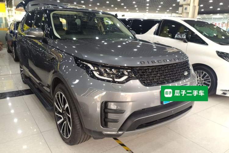 Used Land Rover Discovery 2017 3.0 SC V6 SE Front Right 45 Deg
