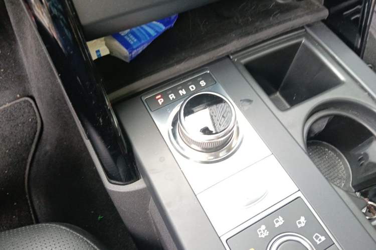 Used Land Rover Discovery 2017 3.0 SC V6 SE Gear Lever
