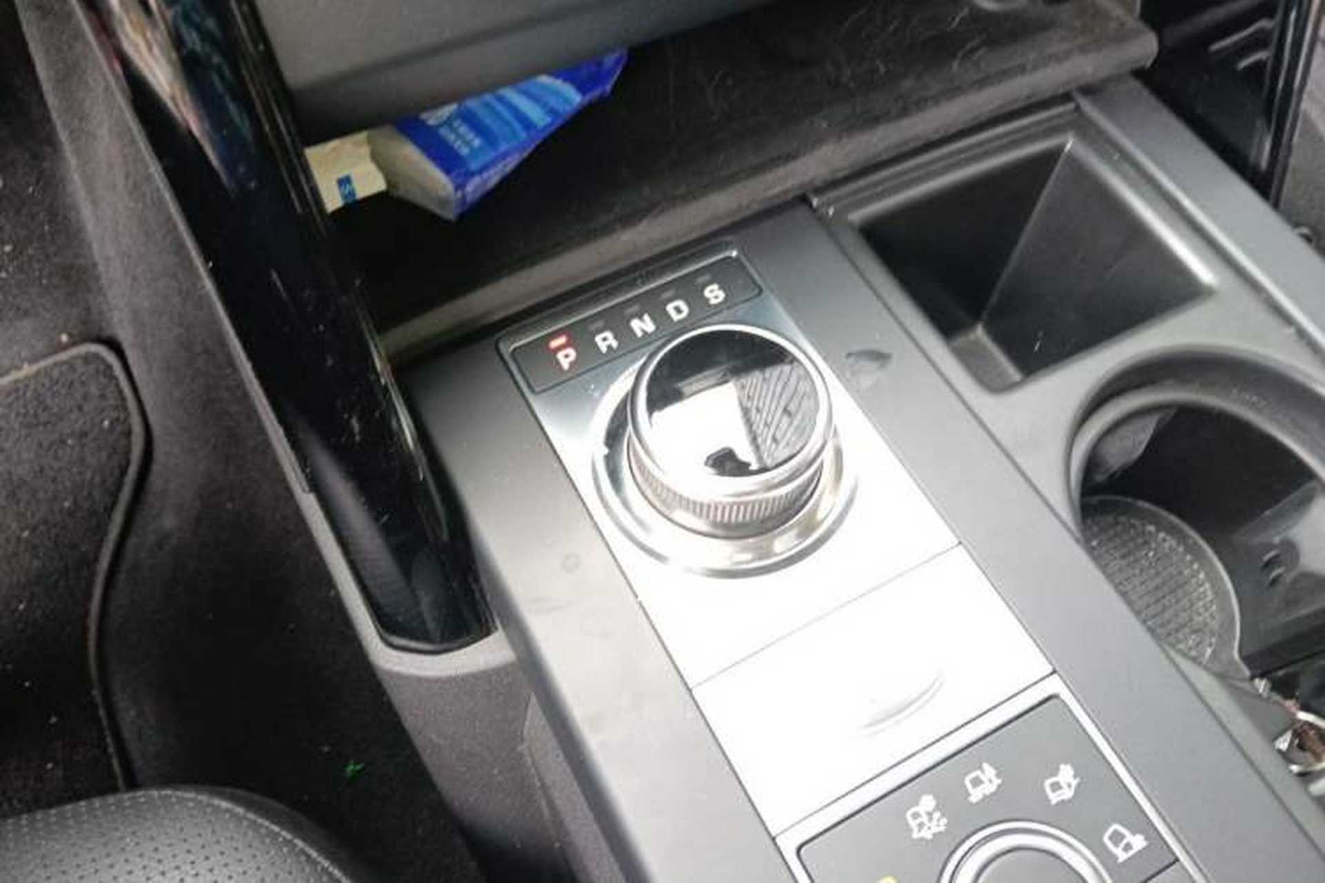Used Land Rover Discovery 2017 3.0 SC V6 SE Gear Lever