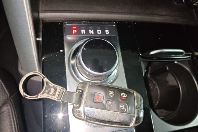 Used Land Rover Discovery 2017 3.0 SC V6 HSE Gear Lever