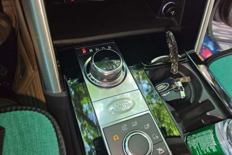 Used Land Rover Discovery 2017 3.0 SC V6 HSE Gear Lever