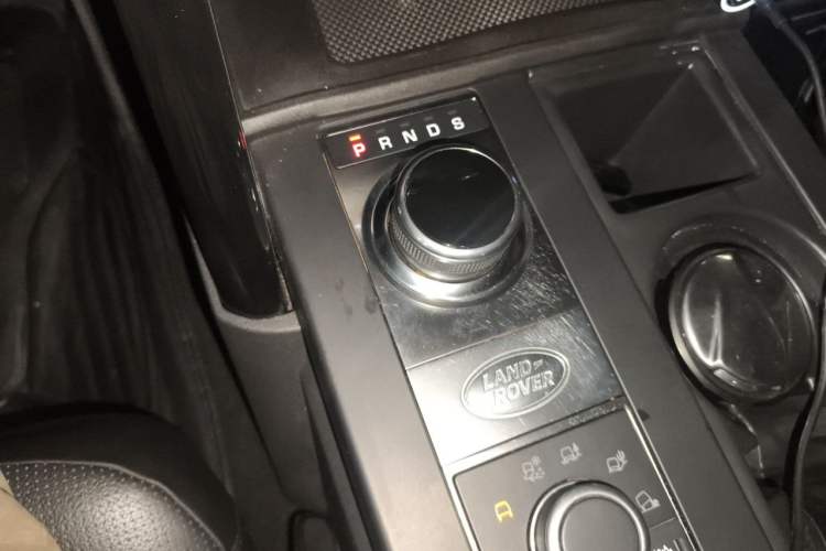 Used Land Rover Discovery 2017 3.0 SC V6 SE Gear Lever