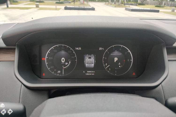 Used Land Rover Discovery 2017 3.0 SC V6 HSE Instrument Cluster