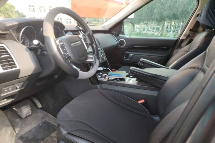Used Land Rover Discovery 2017 3.0 SC V6 SE Left Front Seat