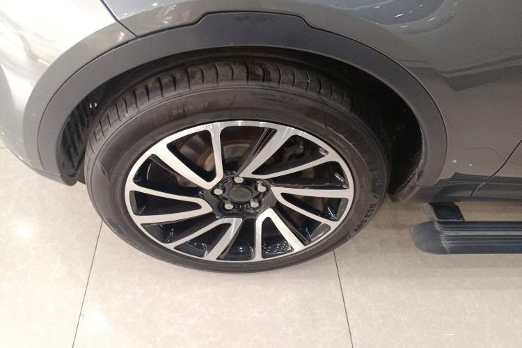 Used Land Rover Discovery 2017 3.0 SC V6 SE Left Front Wheel Hub