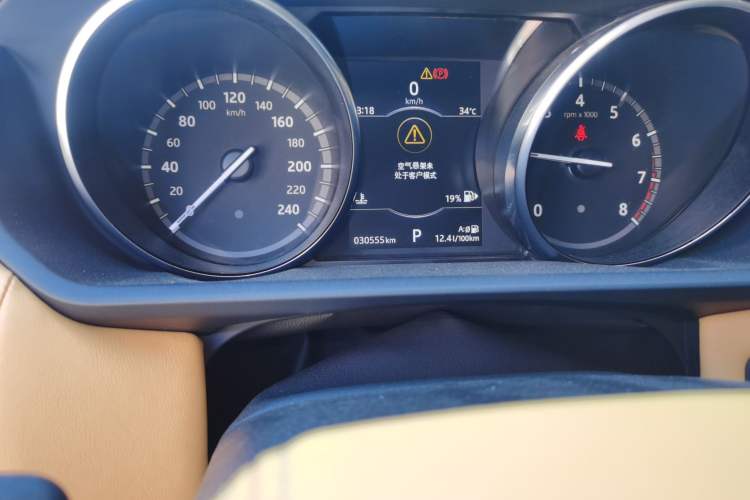 Used Land Rover Discovery 2017 3.0 SC V6 SE Odometer Close Up