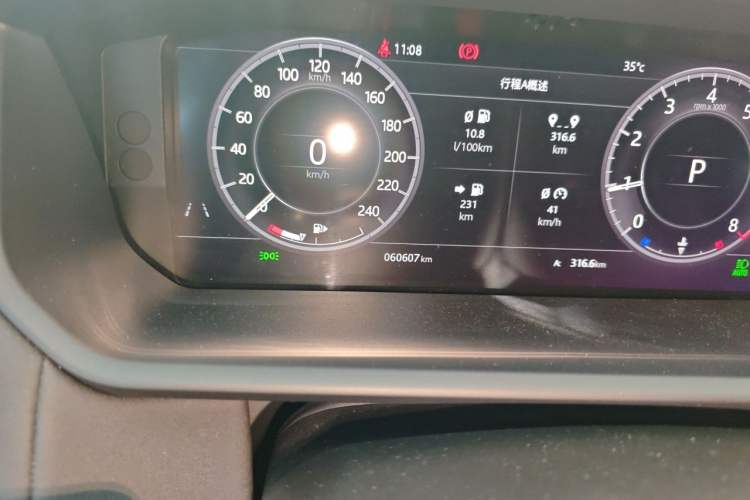 Used Land Rover Discovery 2017 3.0 SC V6 HSE Odometer Close Up