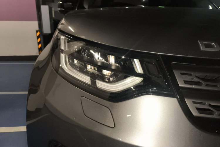 Used Land Rover Discovery 2017 3.0 SC V6 SE Right Front Headlight