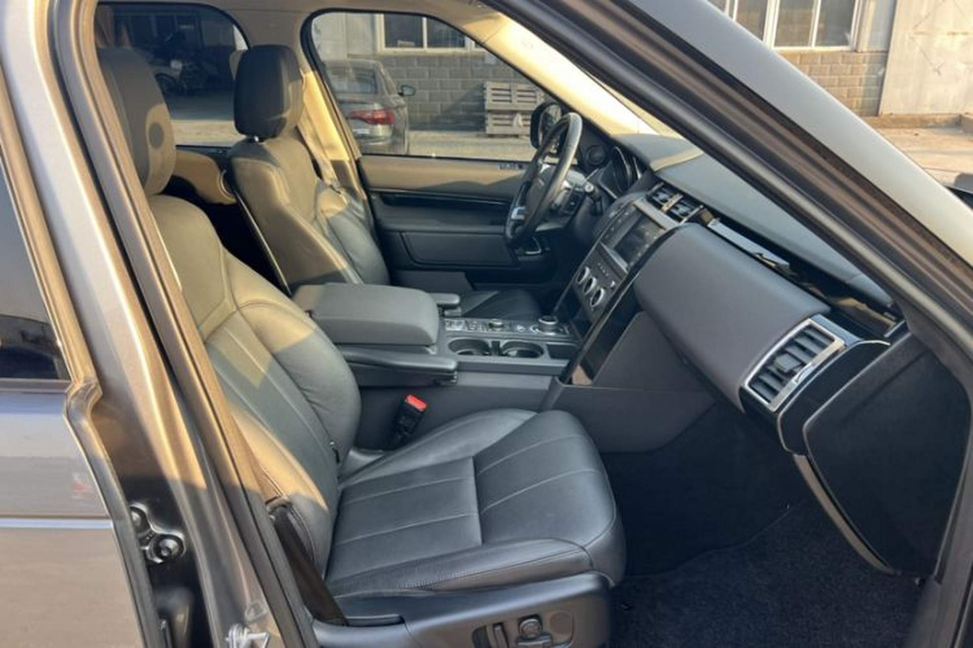Used Land Rover Discovery 2017 3.0 SC V6 SE Right Front Seat