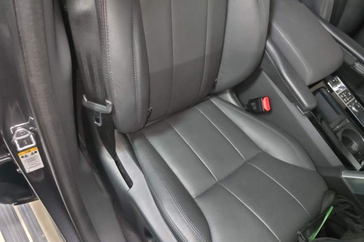 Used Land Rover Discovery 2017 3.0 SC V6 HSE Right Front Seat