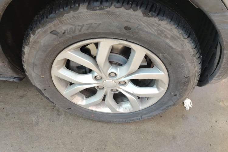 Used Land Rover Discovery 2017 3.0 SC V6 SE Right Front Wheel Hub