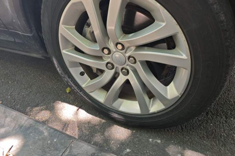 Used Land Rover Discovery 2017 3.0 SC V6 HSE Right Front Wheel Hub