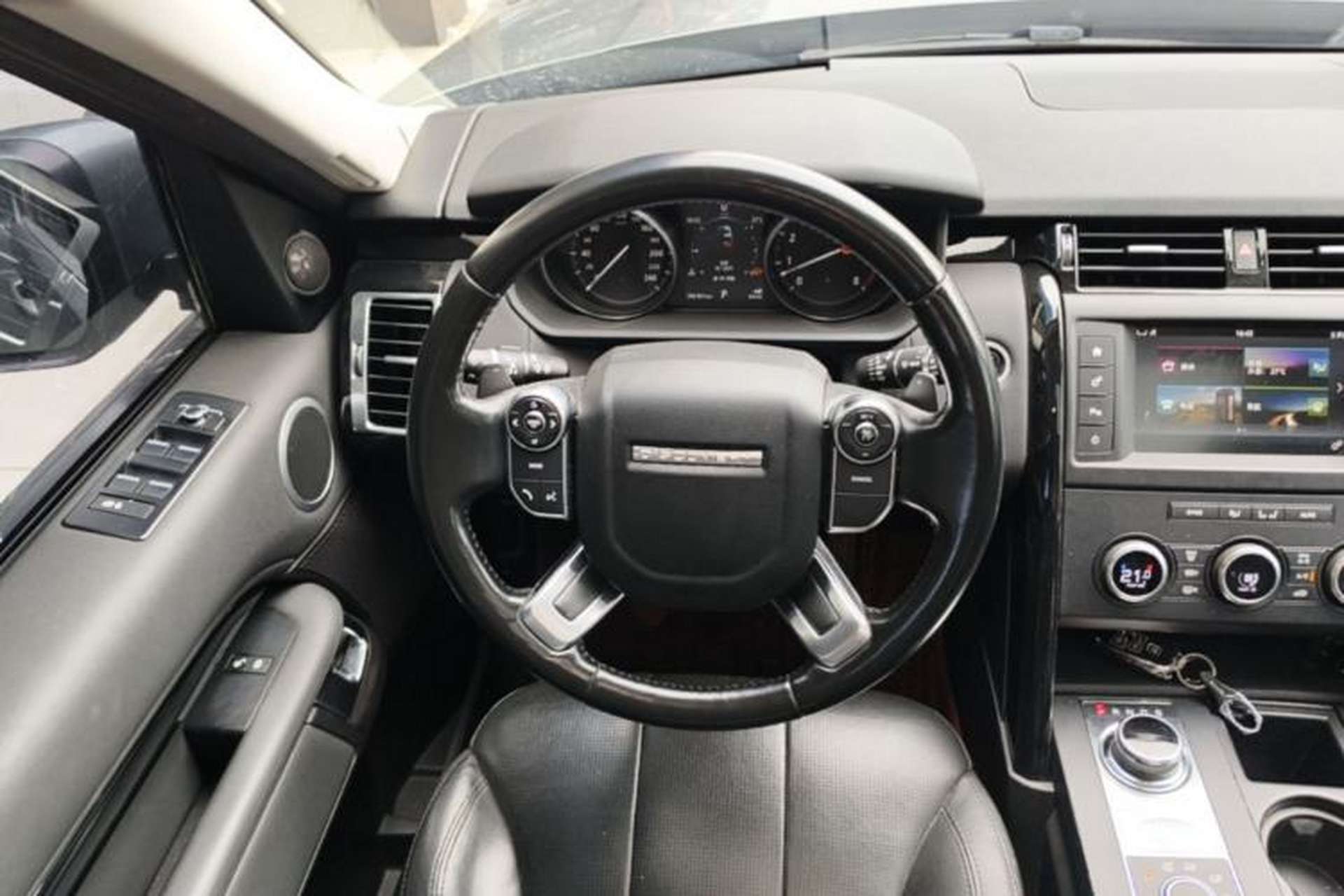 Used Land Rover Discovery 2017 3.0 SC V6 SE Steering Wheel