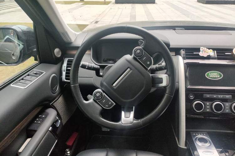 Used Land Rover Discovery 2017 3.0 SC V6 HSE Steering Wheel