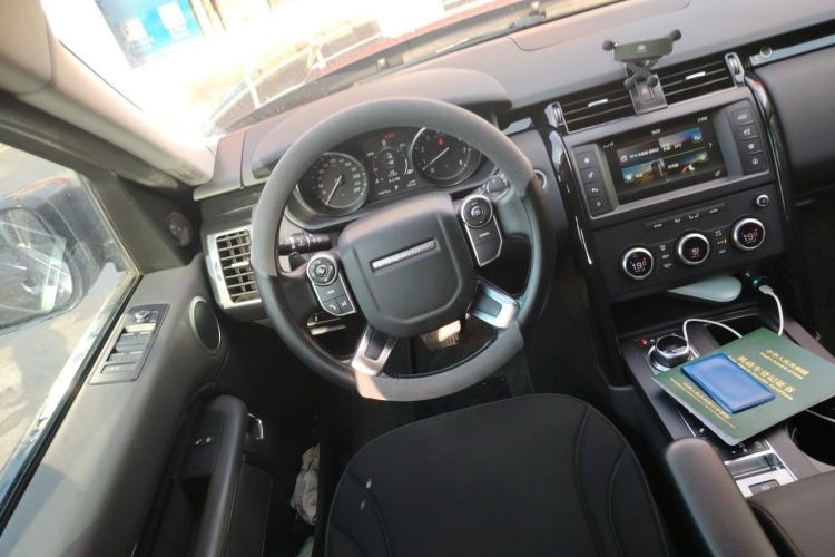 Used Land Rover Discovery 2017 3.0 SC V6 SE Steering Wheel