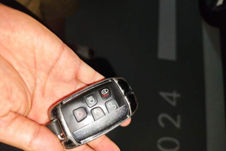 Used Land Rover Discovery 2017 3.0 SC V6 HSE Vehicle Key