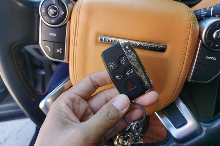 Used Land Rover Discovery 2017 3.0 SC V6 SE Vehicle Key