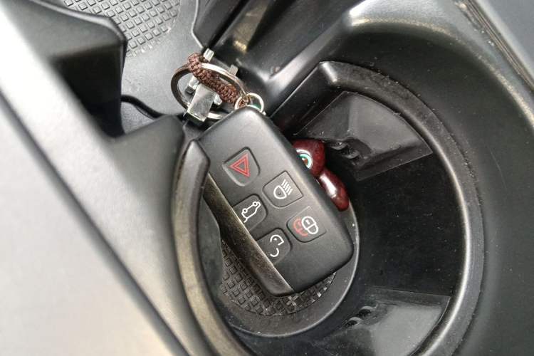 Used Land Rover Discovery 2017 3.0 SC V6 SE Vehicle Key