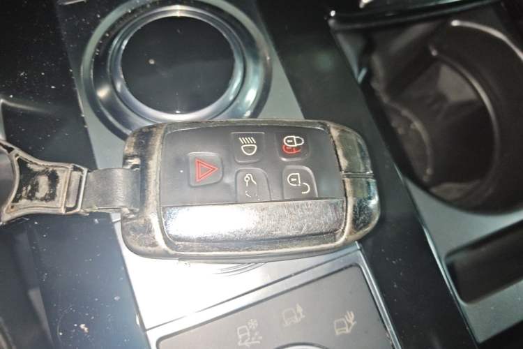 Used Land Rover Discovery 2017 3.0 SC V6 HSE Vehicle Key