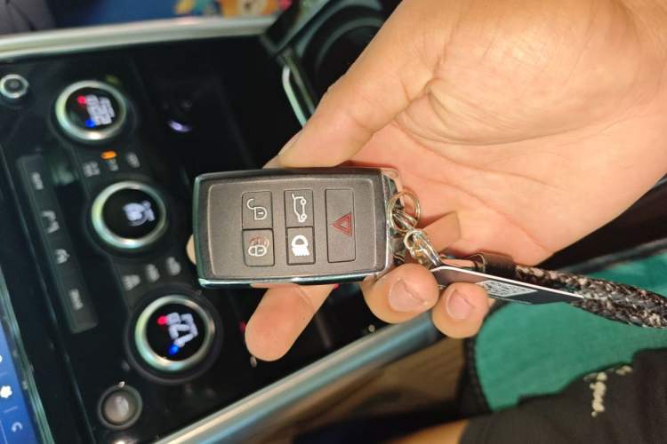 Used Land Rover Discovery 2017 3.0 SC V6 HSE Vehicle Key