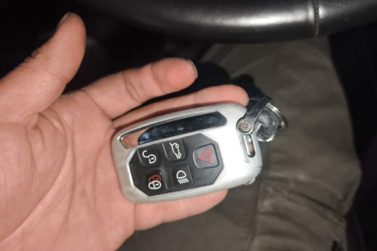 Used Land Rover Discovery 2017 3.0 SC V6 SE Vehicle Key