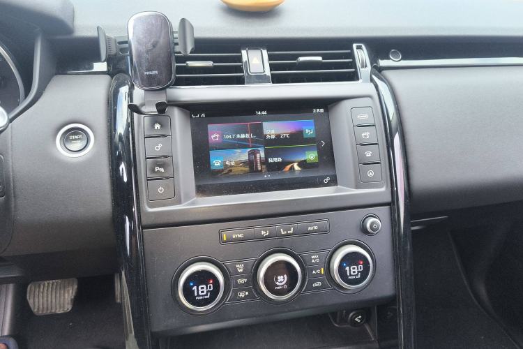 Used Land Rover Discovery 2017 3.0 SC V6 SE Audio And AC Panel