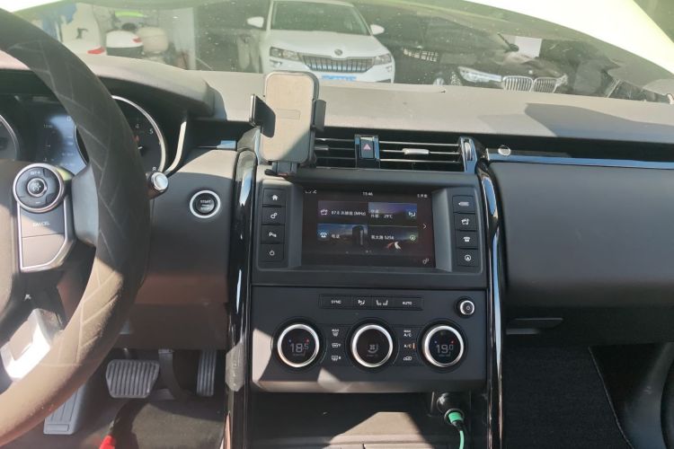Used Land Rover Discovery 2017 3.0 SC V6 SE Audio And AC Panel