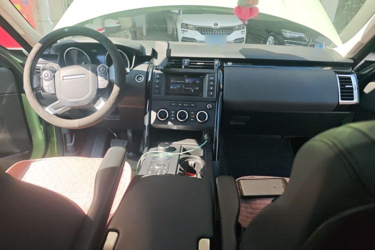 Used Land Rover Discovery 2017 3.0 SC V6 SE Center Console
