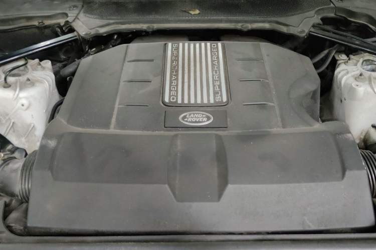 Used Land Rover Discovery 2017 3.0 SC V6 HSE Engine Bay