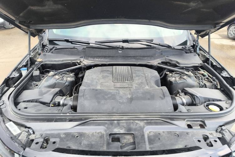 Used Land Rover Discovery 2017 3.0 SC V6 SE Engine Bay