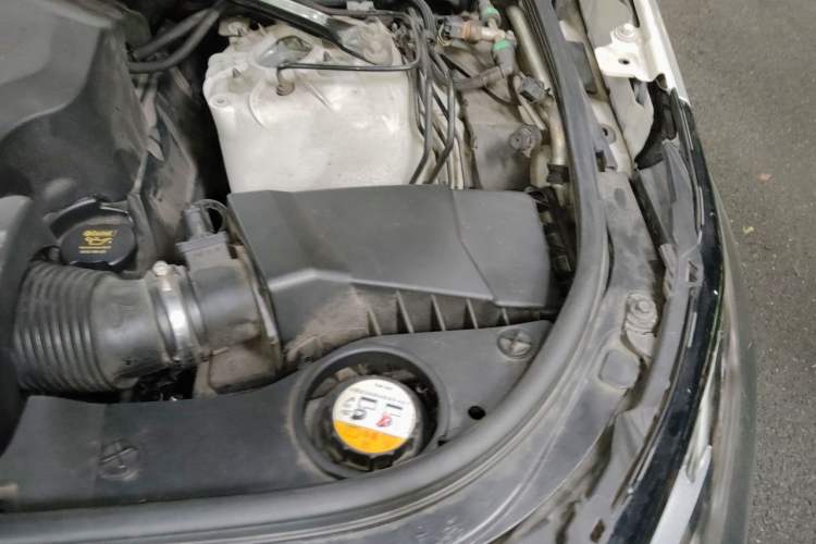 Used Land Rover Discovery 2017 3.0 SC V6 HSE Engine Bay Left