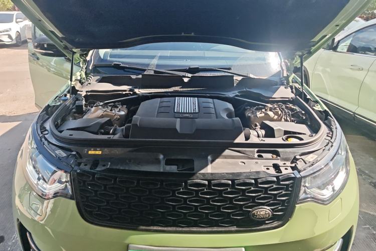Used Land Rover Discovery 2017 3.0 SC V6 SE Engine Bay