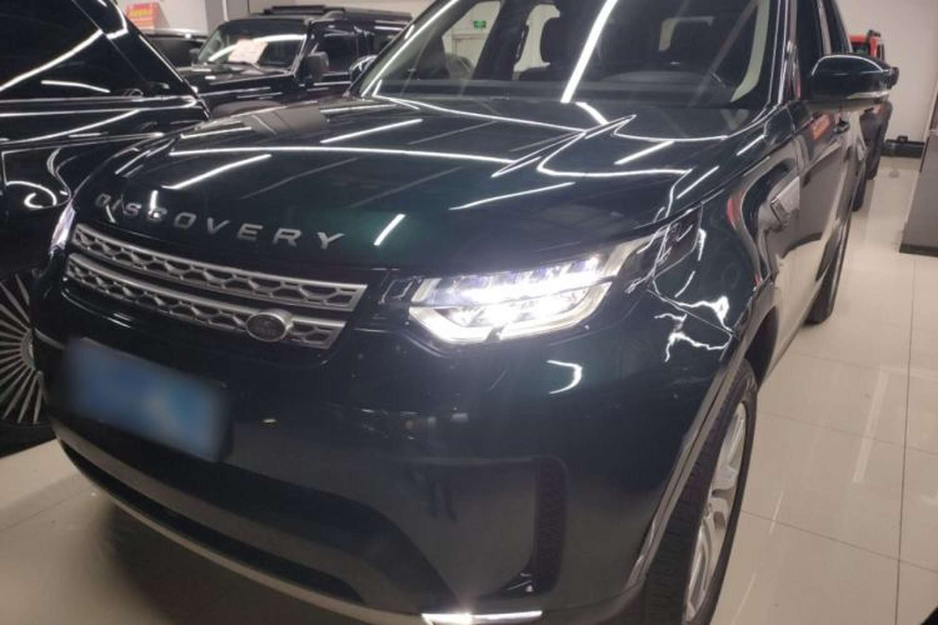Used Land Rover Discovery 2017 3.0 SC V6 HSE Front Left 45 Deg