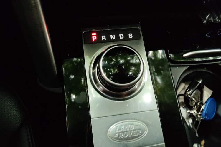 Used Land Rover Discovery 2017 3.0 SC V6 HSE Gear Lever
