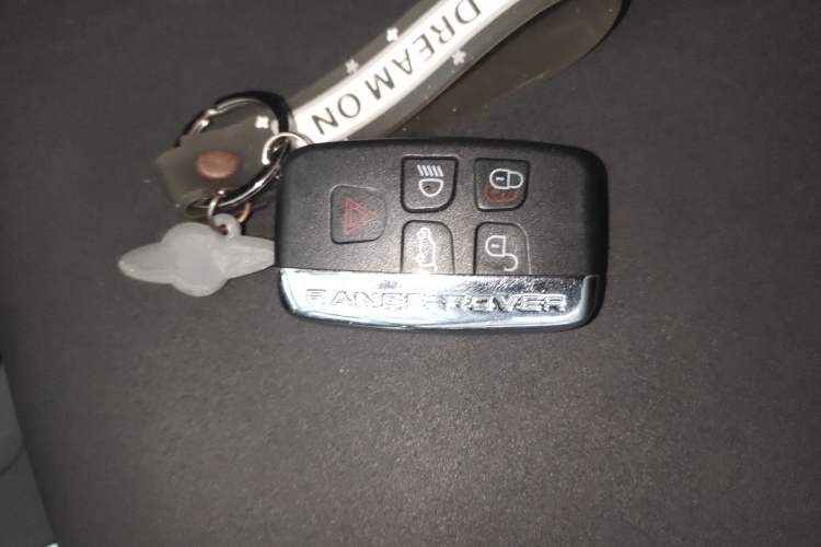 Used Land Rover Discovery 2017 3.0 SC V6 SE Interior 1