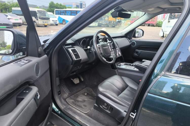 Used Land Rover Discovery 2017 3.0 SC V6 SE Interior 3