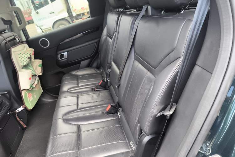 Used Land Rover Discovery 2017 3.0 SC V6 SE Interior 4