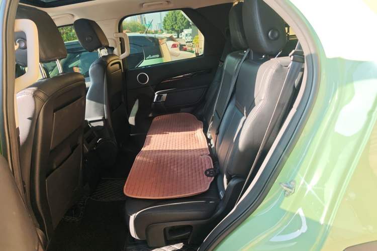 Used Land Rover Discovery 2017 3.0 SC V6 SE Interior 4