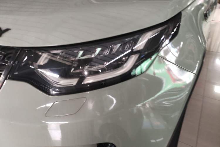 Used Land Rover Discovery 2017 3.0 SC V6 SE Left Front Headlight