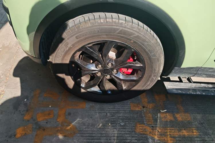 Used Land Rover Discovery 2017 3.0 SC V6 SE Left Front Wheel Hub